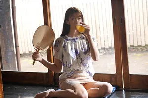 Mùa hè buồn chán ở quê làm tình bà xã hàng xóm thiếu thốn vì lấy anh xã già