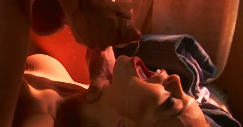 Phang ngay trên tàu cùng con ghệ xinh đẹp
