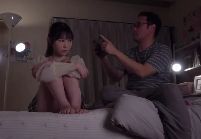 Mẹ tái hôn, cô gái nhỏ tội nghiệp bị bố dượng đâm cả lỗ trên lẫn lỗ dưới